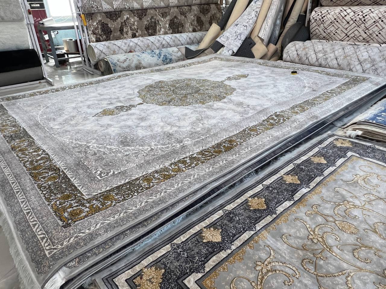 کومباری تورکی خراپی بەسەر فەرشی ئێرانی هێناوە