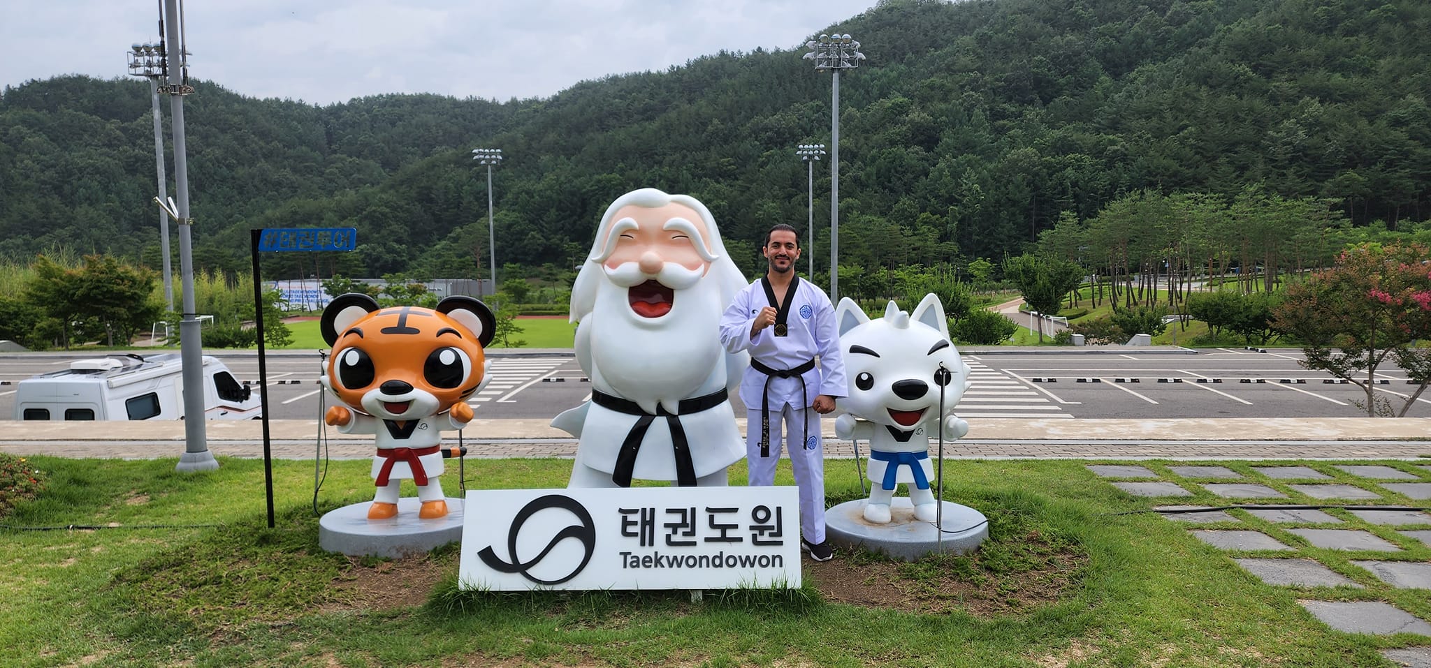 هێمن مه‌هدی دوابڕوانامه‌ی باڵای تایكواندۆ لە ئەمەریک...