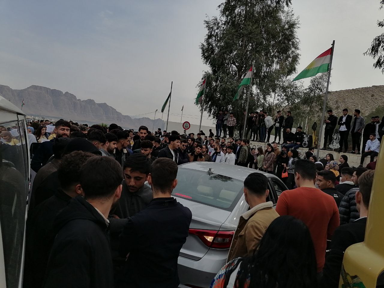 داواكاری خوێندكارانى زانكۆی راپه‌ڕین ده‌گەیەندرێته�...