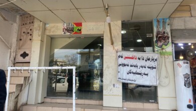 لە ماڵەوە سەریان دەبڕێت