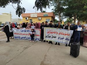 لەگەرمیان وانەبێژەکان دەستیان هەڵگرت و ئەوانی تر گەرمیان کرد