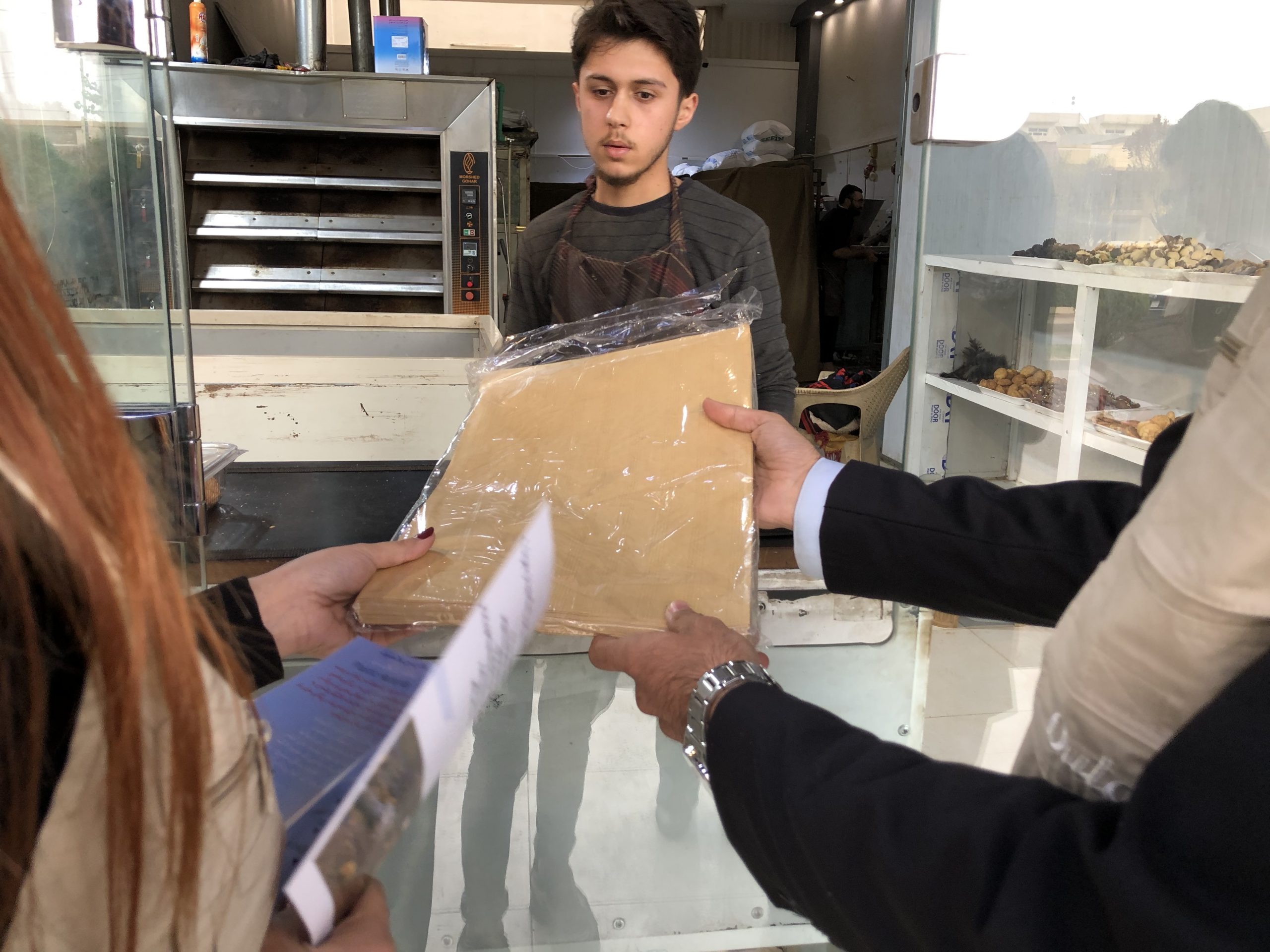 زه‌رفی كاغه‌ز به‌سه‌ر نانه‌واخانه‌ و سه‌موونخانه...