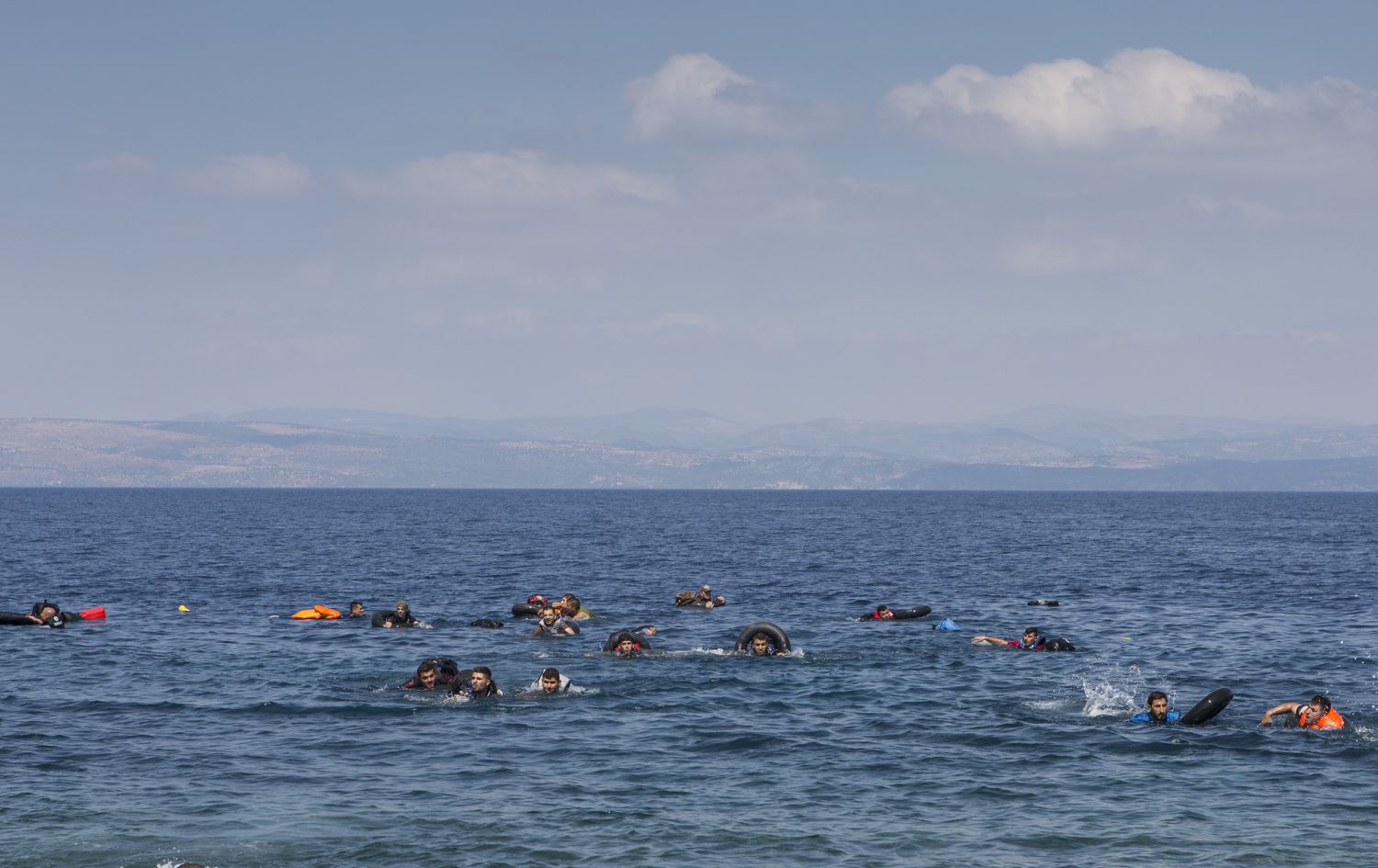 یەختێک لە دەریای ناوەڕاست بە 74 کۆچبەرەوە تێکشکاوە