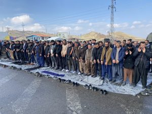 پێنجوێن.. سەرما خەڵکی هێنایە سەر شەقام و قایمقامیان بەزۆر بردەوە