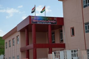 بەفر دەوامی خوێندنگەکانی لە پێنجوێن راگرت