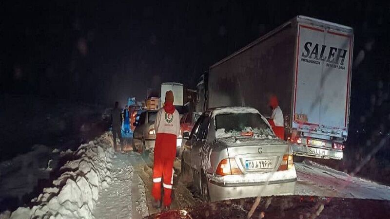 بەفربارین رێگای نێوان 40 گوندی لە پارێزگای سنە داخست