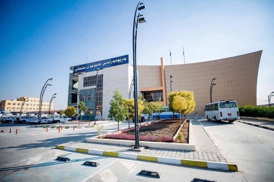 کتێبخانەی تایبەتیی دکتۆر بەرهەم و بەڵێن ساڵح بەخشران بە بنکەی ژین