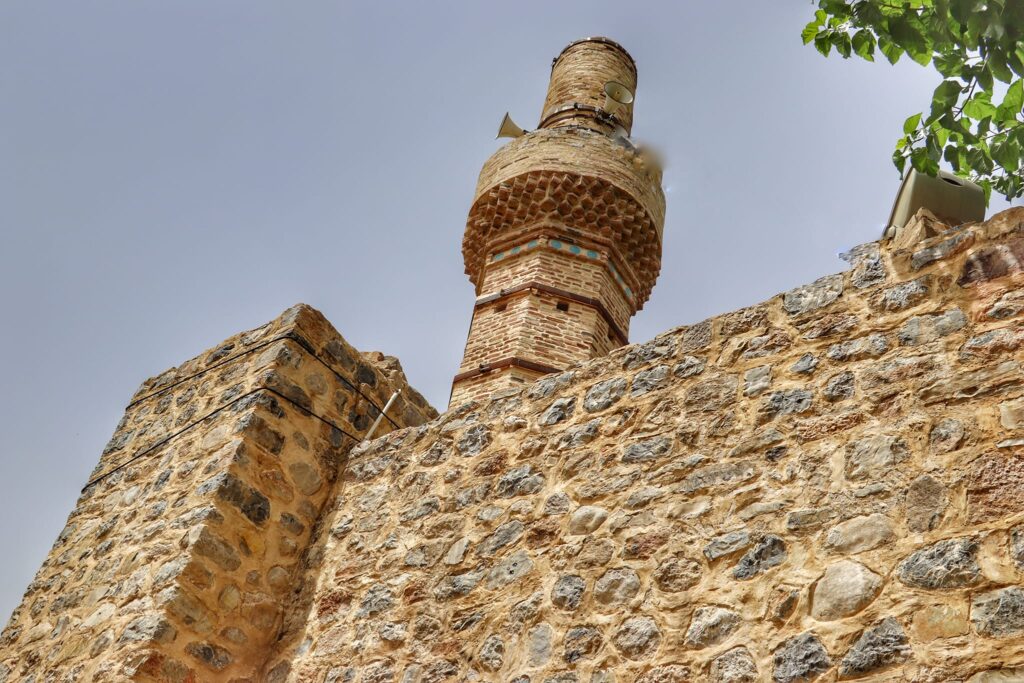 بەکاتی مزگەوتە گەورە و بەتەمەنەکەی خورماڵ دادەخرێ