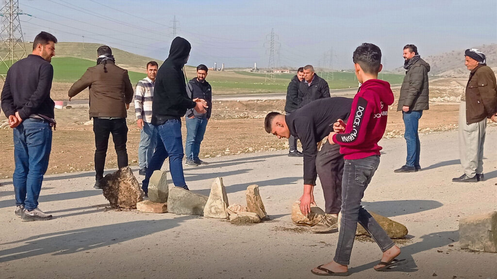 گوندەکانی دۆڵی خەلەکان خۆپیشاندان دەکەن رێگا سەرەکییەکەش بۆ سلێمانی دادەخەنەوە