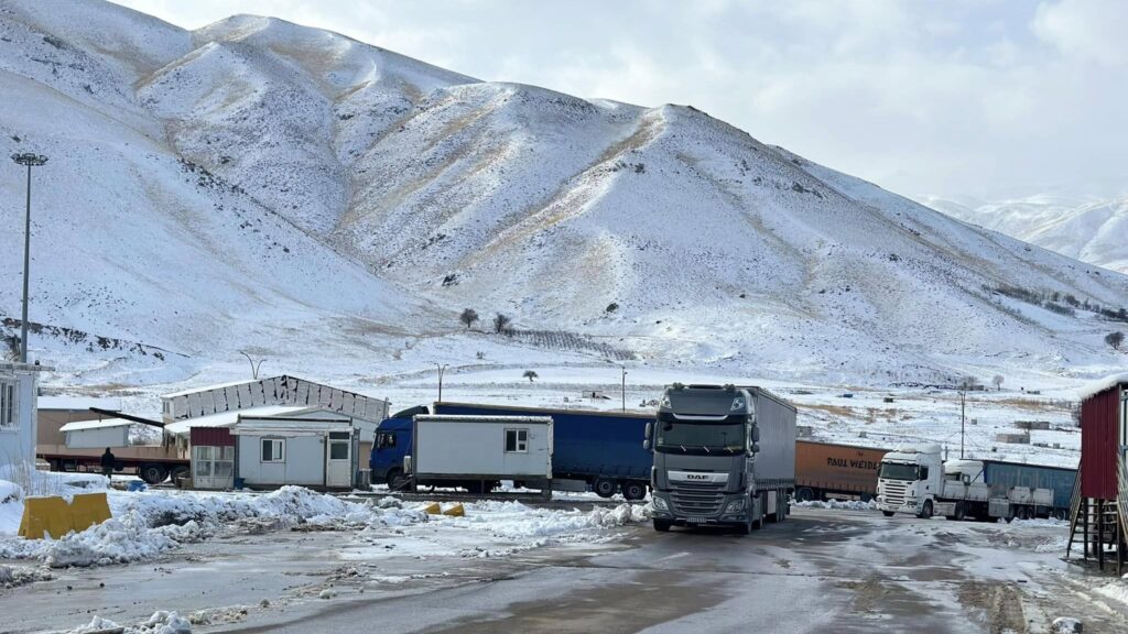 ئەمساڵ یەک ملیۆن و 400 هەزار تۆن کاڵا لە حاجی ئۆمەرانەوە هاوردە کراوە