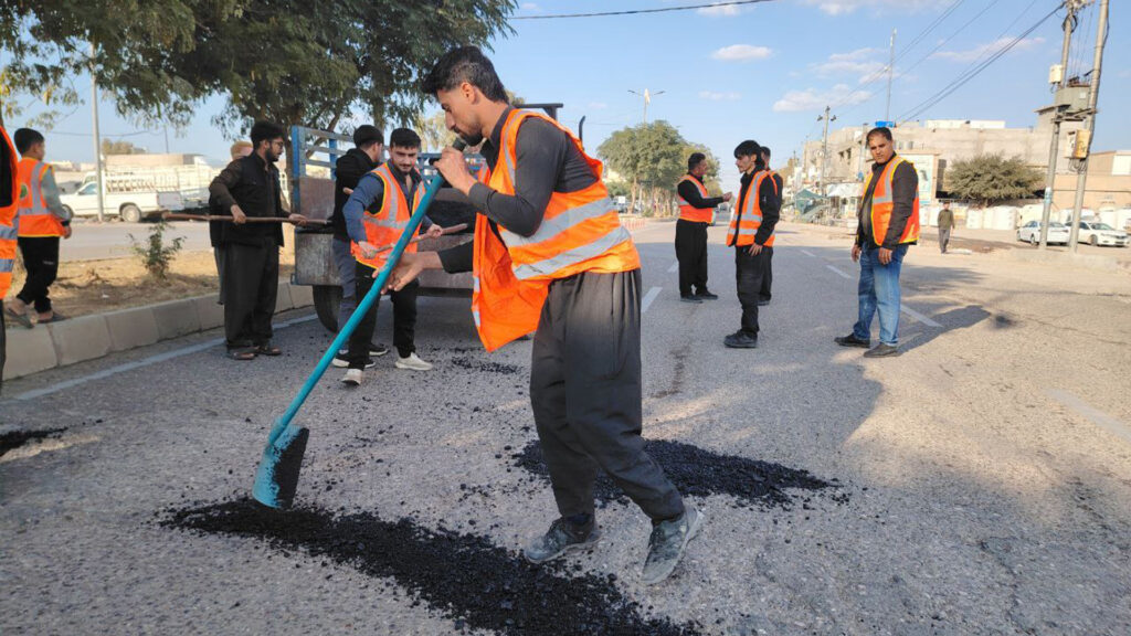 ژمارەیەک گەنج چاڵوچۆڵی شەقامەکانى رزگارى پڕدەکەنەوە