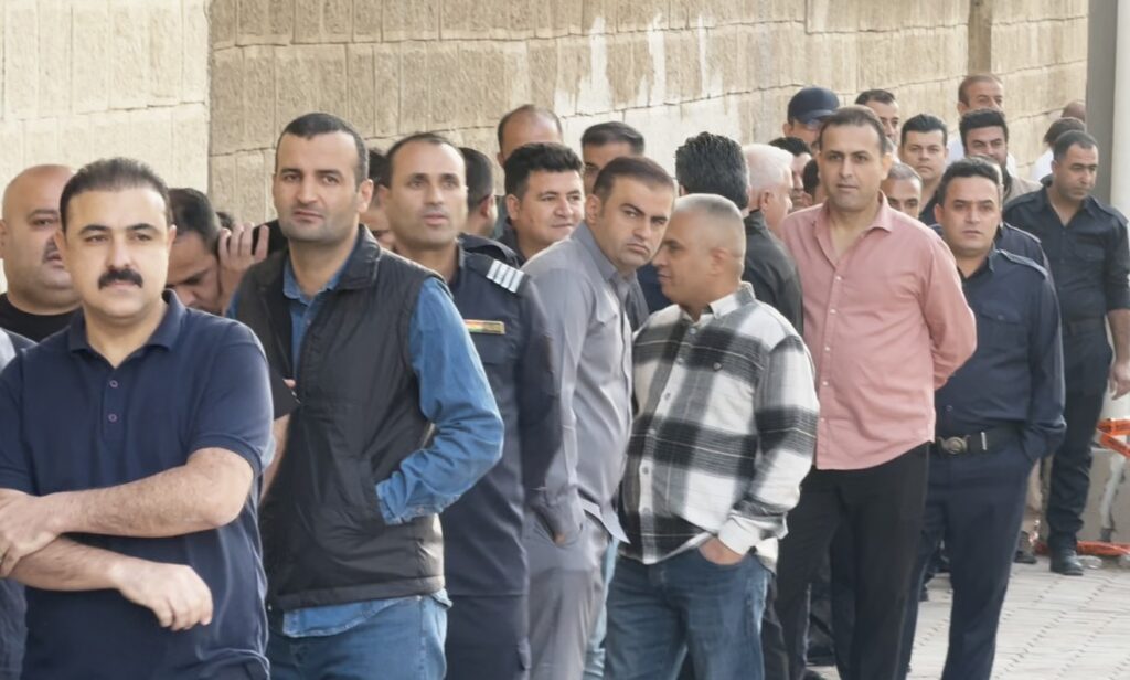 964 کارمەندی بەرگری شارستانی لە بنکەیەکی دەنگدانی هەولێر دەنگ دەدەن