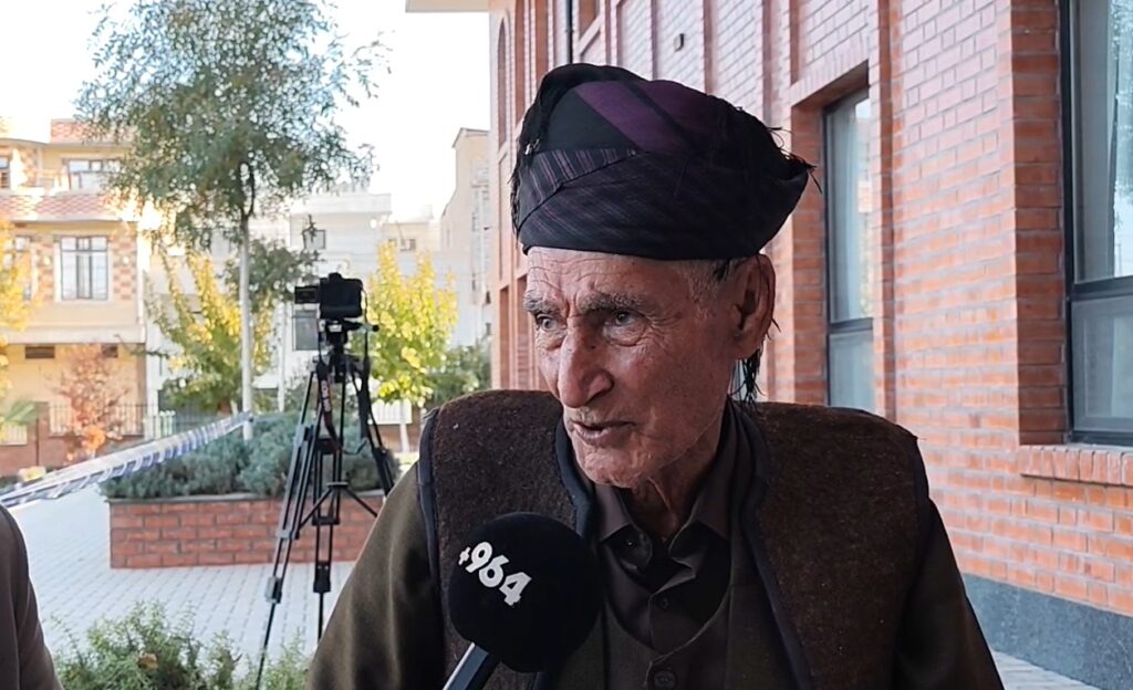 لە رۆژهەڵاتەوە هاتووە بۆ باشور بۆ دەنگدان