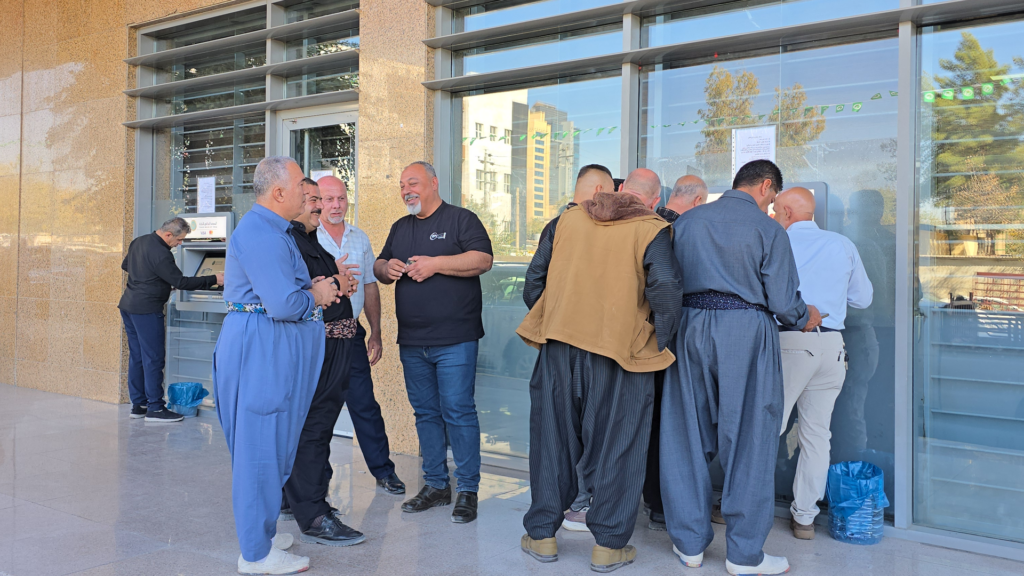 کێشەى موچەخۆر و (ئای تى ئێم)ـەکان بەردەوامە