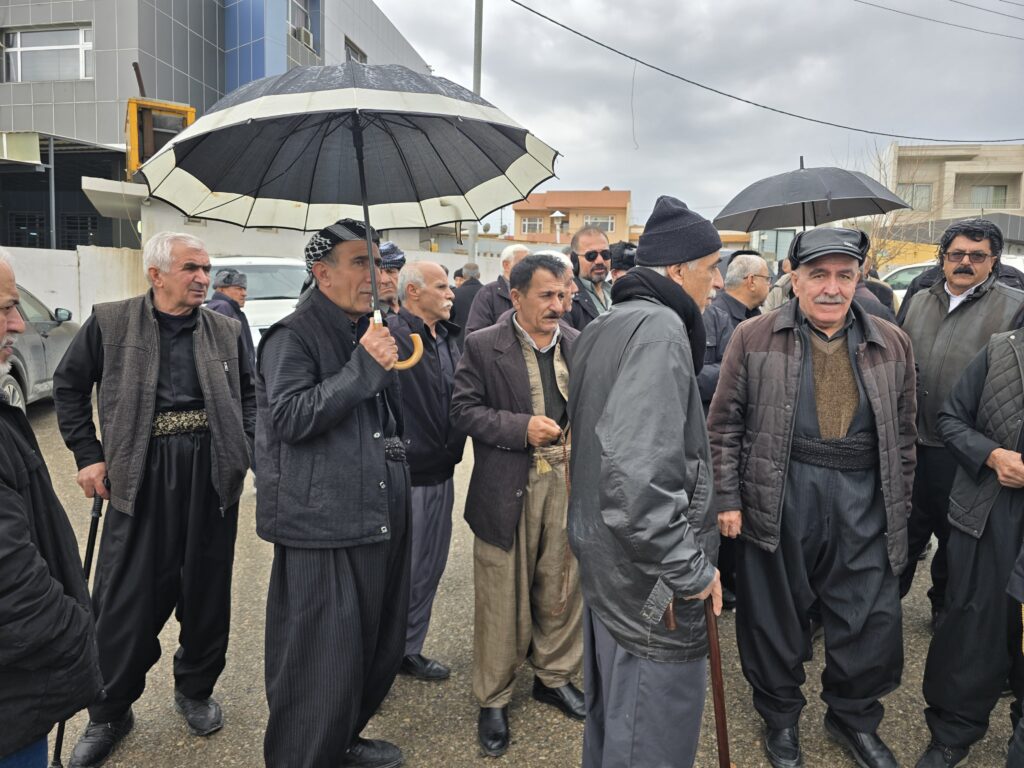 کەمئەندامانی سەنگەر ناڕازین؛ "موچەی مانگی یەکمان بەتەنیا ناوێ"