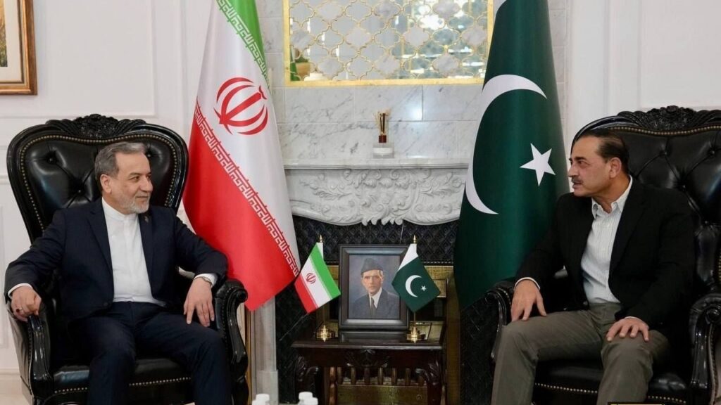 "کۆبوونەوەکانی عێراقچی لە پاکستان پەیوەندی بە دانوستانی ئەتۆمییەوە نییە"
