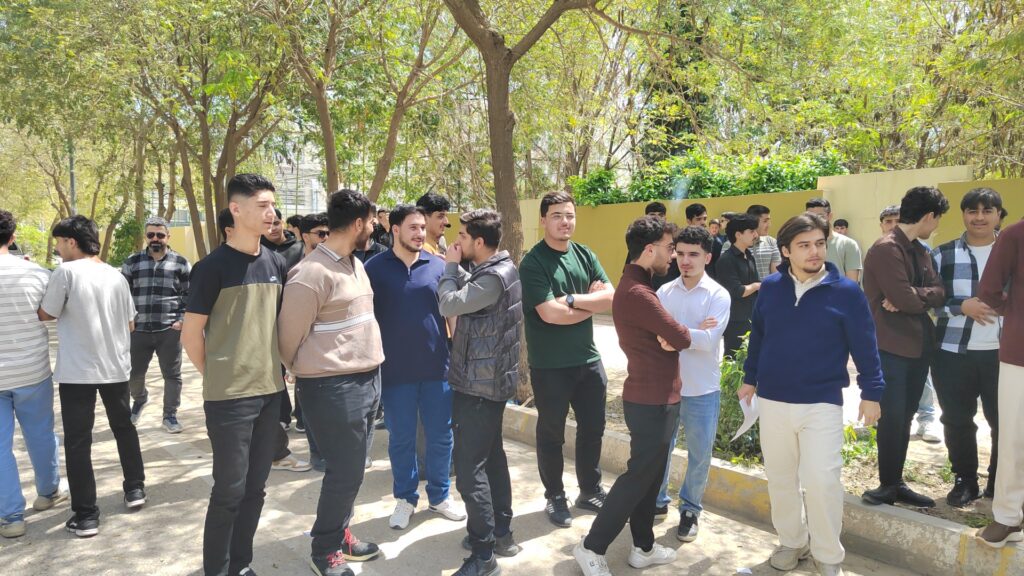 "دەیانەوێ بە پەستان مەنهەجمان پێ تەواو بکەن"