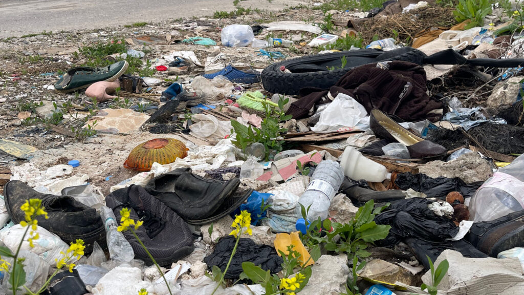پاشماوە بۆنی ناخۆشی لە کۆڵانەکەدا بڵاوکردوەتەوە