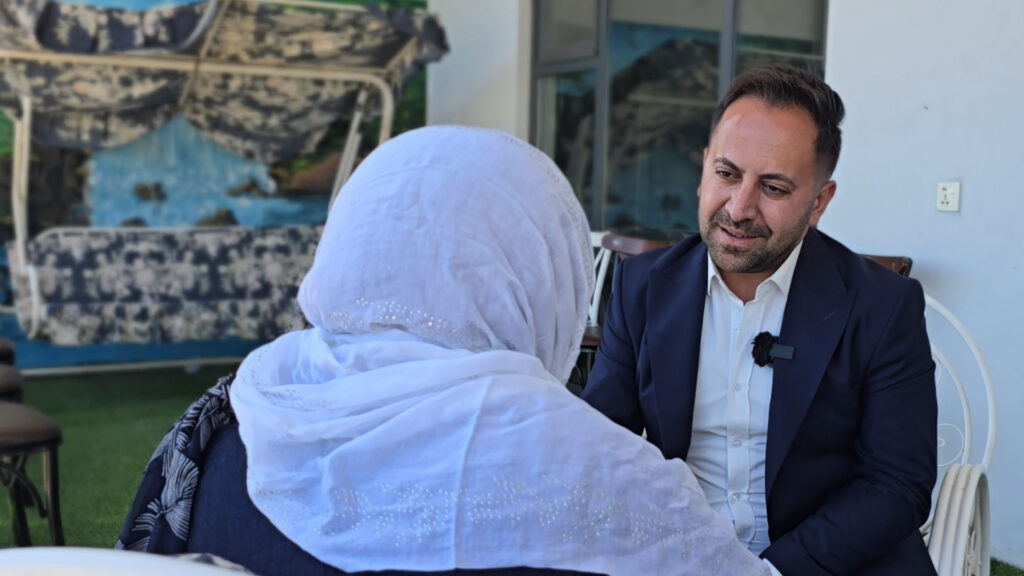 "پیاوی وام هەر دەستناکەوێ، لە وێنەی نییە"