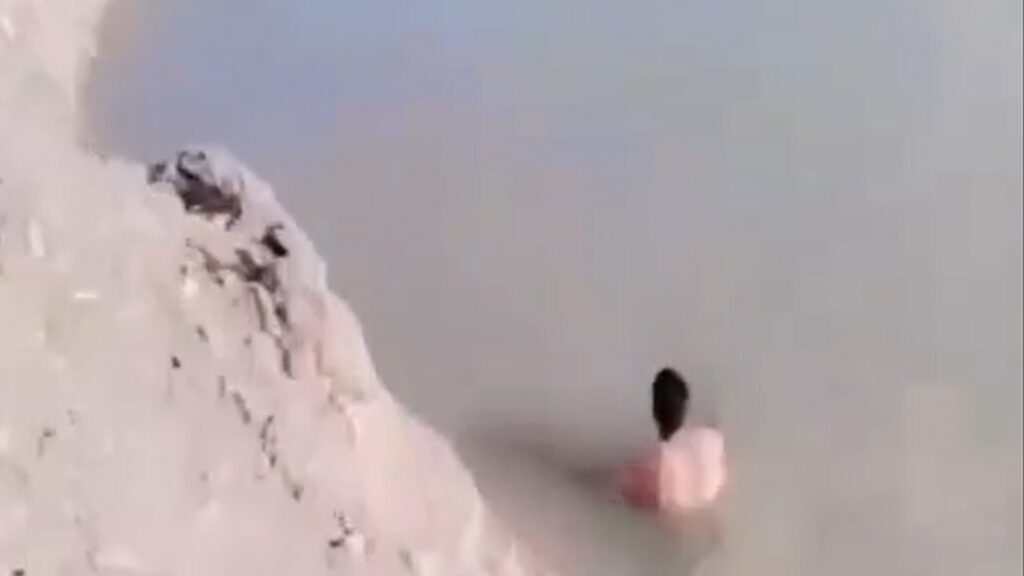 دۆزینەوەی تەرمی یەکێک لەو گەنجانەی لە گوڵاڵە خنکا