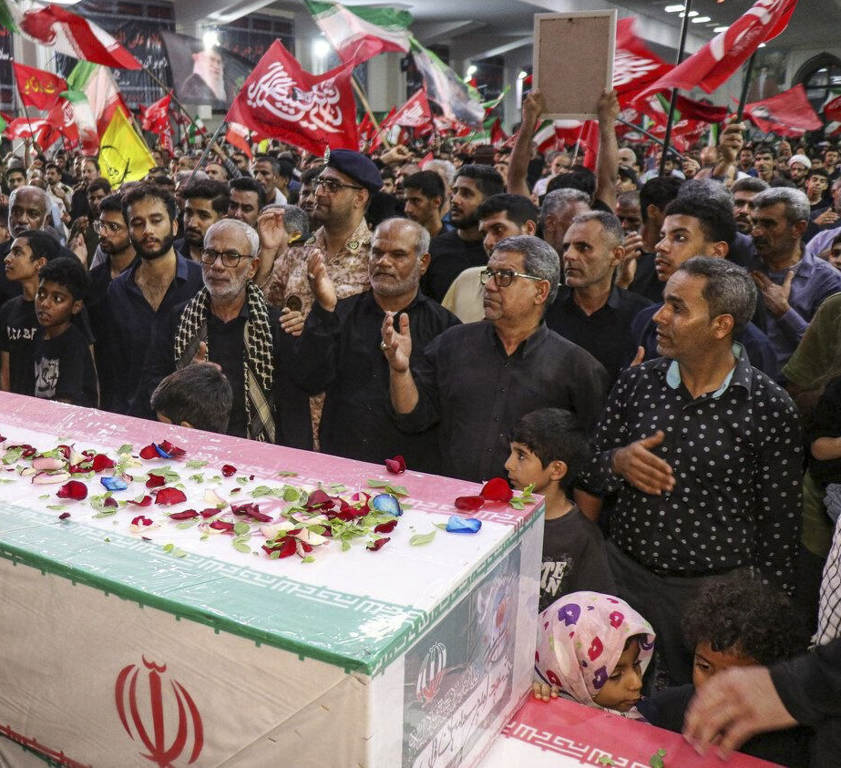 لە بەخاکسپاردنەکەی خامنەیی دوو کەس کوژراون