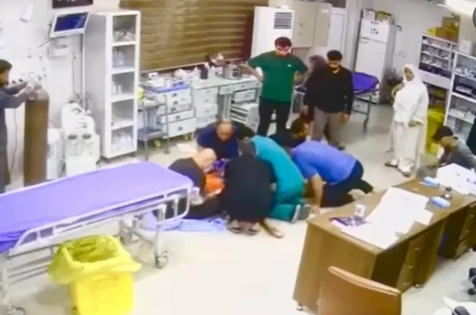 کارەبا گرتی و دڵی وەستا بەڵام دکتۆرە ئازاکان ژیانیان رزگارکرد
