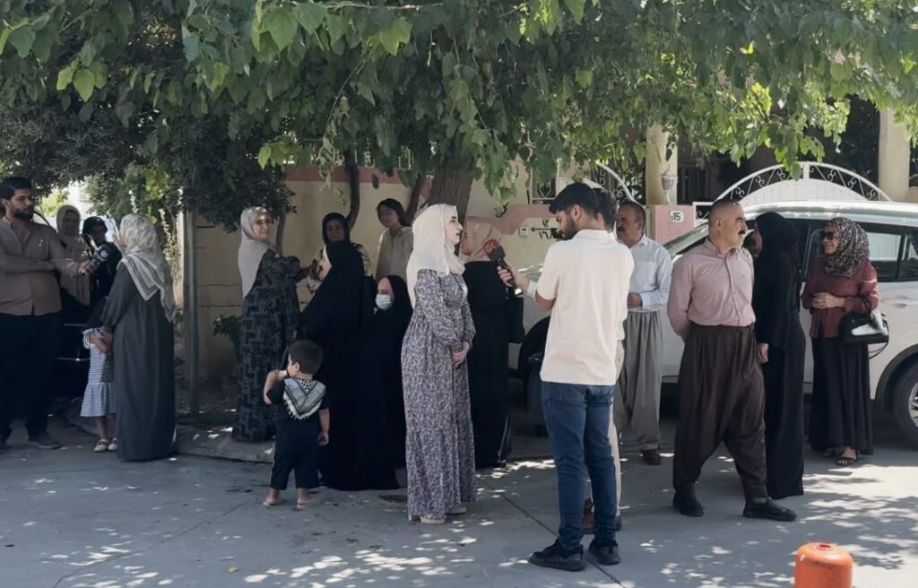 کەسوکار و نەخۆشانی هیمۆفیلیا لە بەردەم نەخۆشخانەی هیوا گردبوونەوە